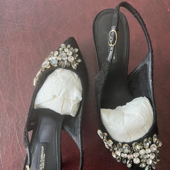 Dolce & Gabbana Belluci Taormina Lace Kitten Heel Pumps Size 39
